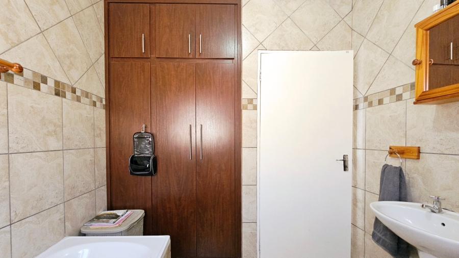 2 Bedroom Property for Sale in Hillside Free State